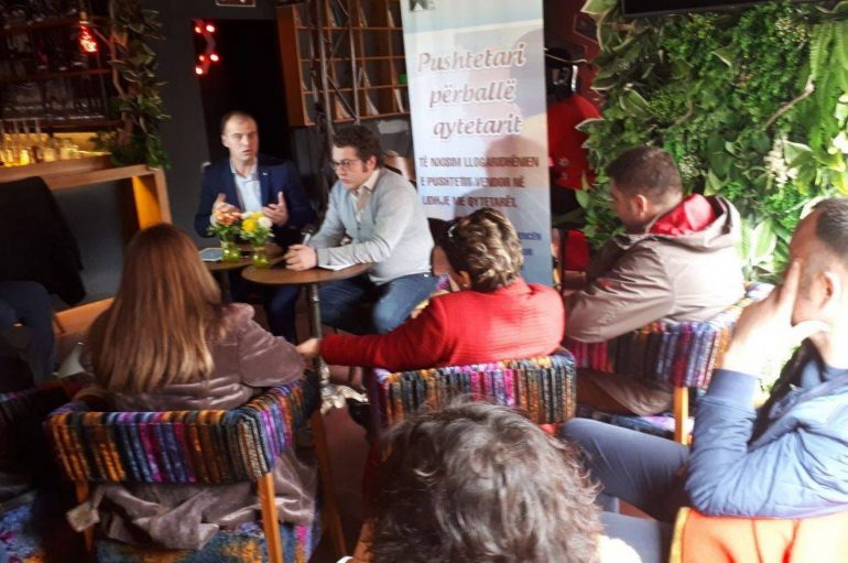 Pas ballafaqimit me pushtetarët, qytetarët vetë-raportojnë