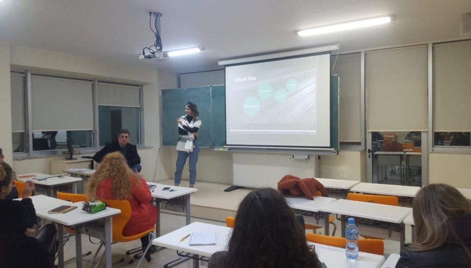 Zhvillohet takimi i dytë me gazetarët e rinj