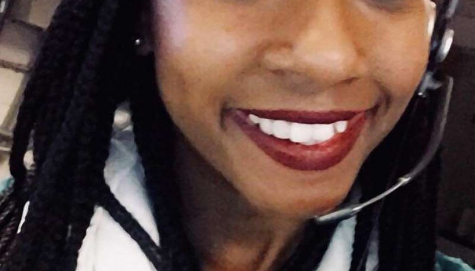 Djali telefonon qendrën e ndihmës për detyrat e shtëpisë, dispeçerja i ndriçon ditën