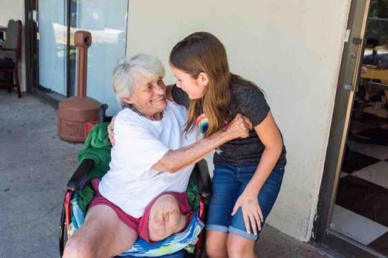 11-vjeçarja me mision magjik, plotëson dëshirat e të moshuarve në azile