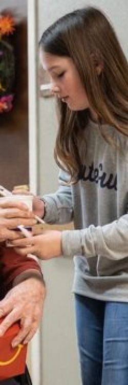 Ruby-Kate-and-Older-Man-With-McDonalds-Gofundme-600×358