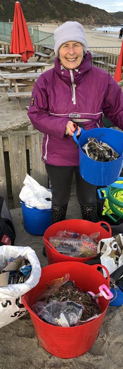 a3gsn-woman-cleans-beaches-one-year-2