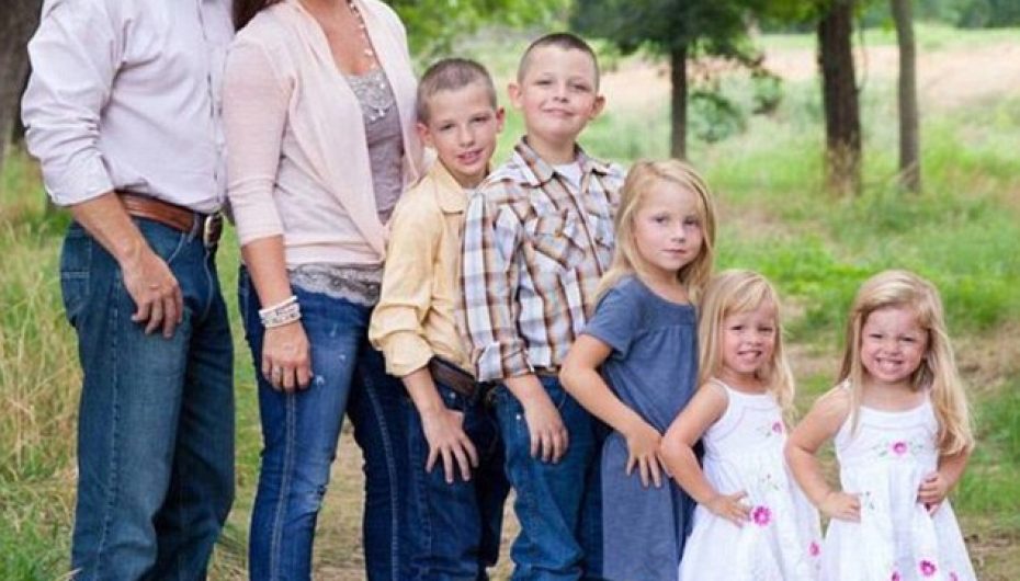 Kongresmeni dhe e shoqja ribashkojnë dy binjaket e ndara, i adoptojnë në shtëpinë e tyre