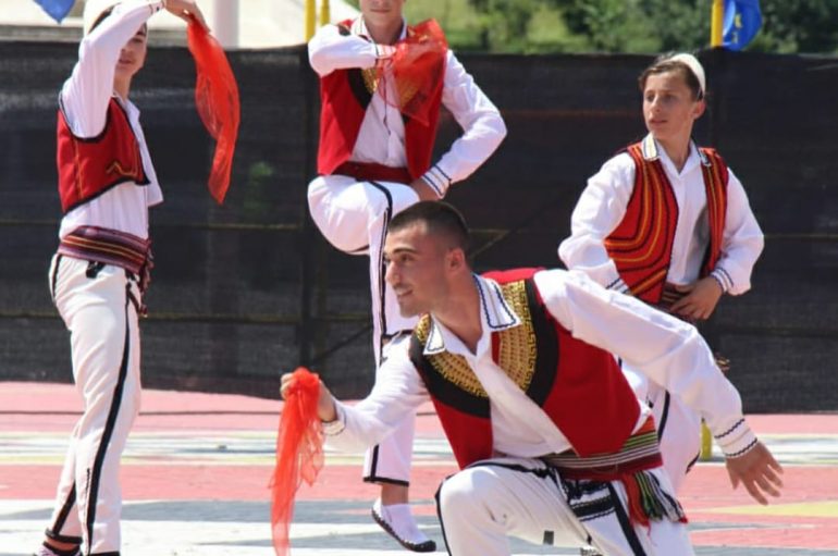 Kristjan, valltari që trashëgon vlerat shqiptare: Muzika dhe pasioni për kërcimin u rritën bashkë me mua