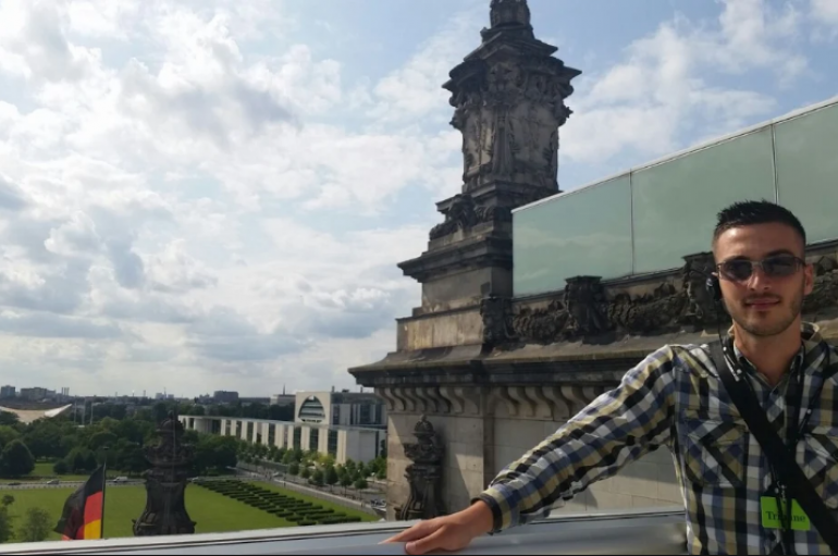 Në Shqipëri ishte ‘ngelës’, sot punon në Parlamentin gjerman: I lumtur që ia dola me forcat e mia