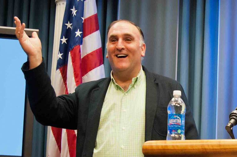 Organizata e bamirsisë hap kuzhinë për të ushqyer punëtorët federalë