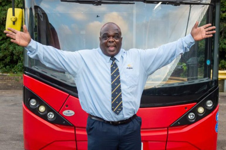 Ish i pastrehu, shpallet shoferi më i mirë i autobusëve në Londër: Kurrë s’ndaloj së buzëqeshuri