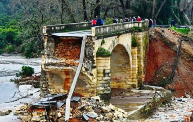 Emigrantët shqiptarë restaurojnë vullnetarisht urën historike në Greqi