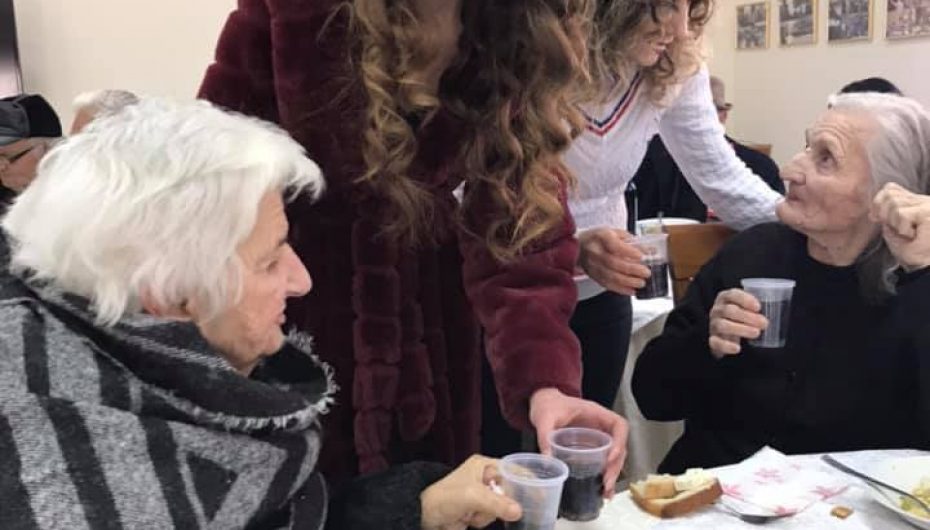 E bukur në shpirt, Mis Shqipëria dhuron drekë për të moshuarit