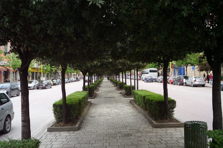 A do zgjidhen/ Në njësinë 9, rrugë të ‘bllokuara’ për këmbësorët