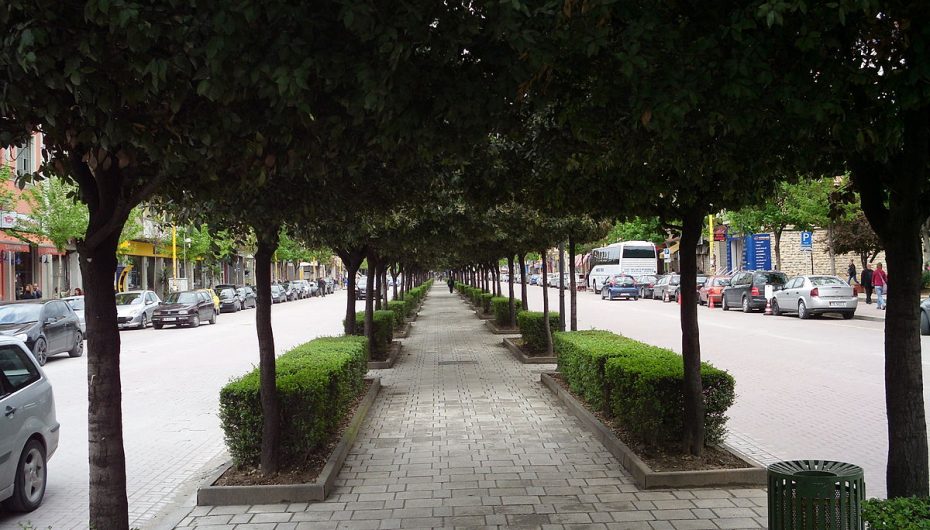 A do zgjidhen/ Në njësinë 9, rrugë të ‘bllokuara’ për këmbësorët