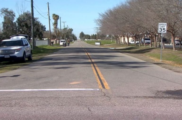Foshnja braktiset në mes të rrugës, falë shpërndarësit të gazetave ende jeton
