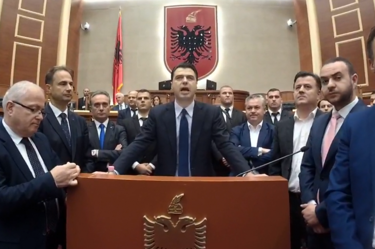 Djegia e mandateve të opozitës, cila ka qenë rruga e zgjidhjes në krizat politike të mëparshme