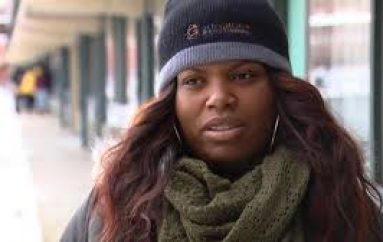 Një grua merr me qira dhoma hoteli për të pastrehët