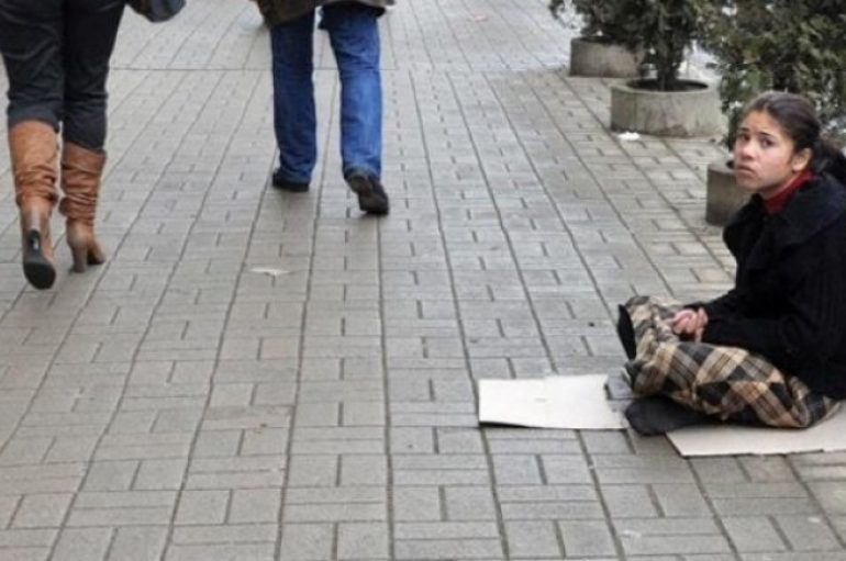 E mitura që shpëtoi vetë nga jeta e rrugës