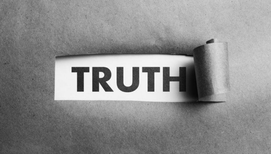 E vërteta qëndron mbi gënjeshtrën si vaji mbi ujë”