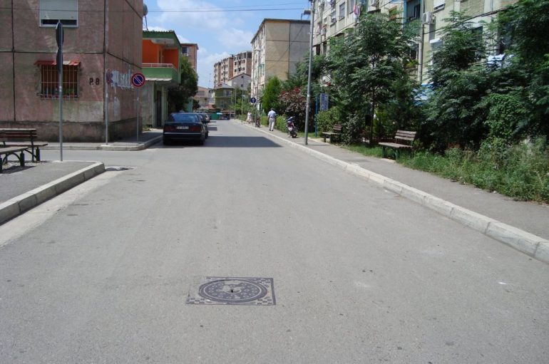 A do zgjidhen/ Bllokohen tubat e shkarkimit, përmbyten pallatet te Varri i Bamit