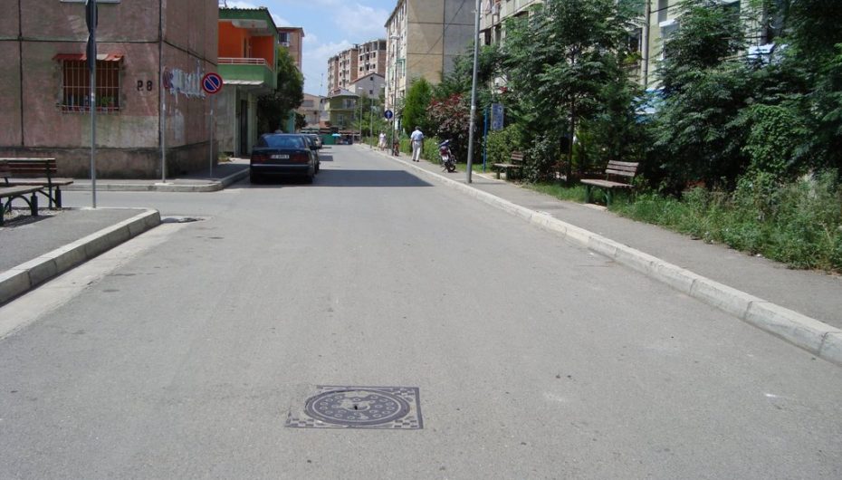 A do zgjidhen/ Bllokohen tubat e shkarkimit, përmbyten pallatet te Varri i Bamit