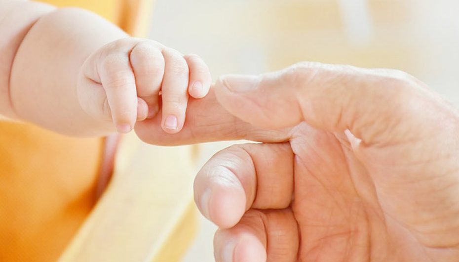 Dove ofron 5,000 $ për burrat që nuk marrin pushime të paguara atësie