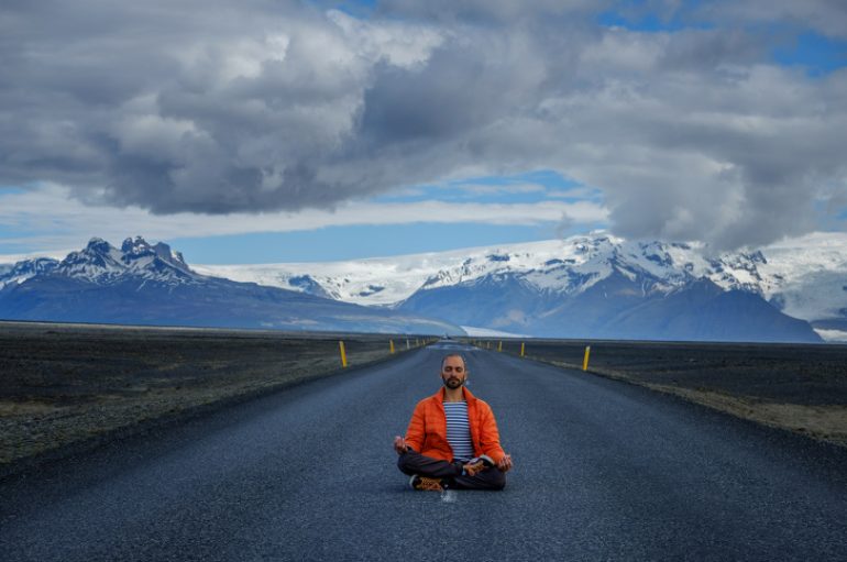 8 arsye pse duhet të shpenzoni më shumë kohë vetëm