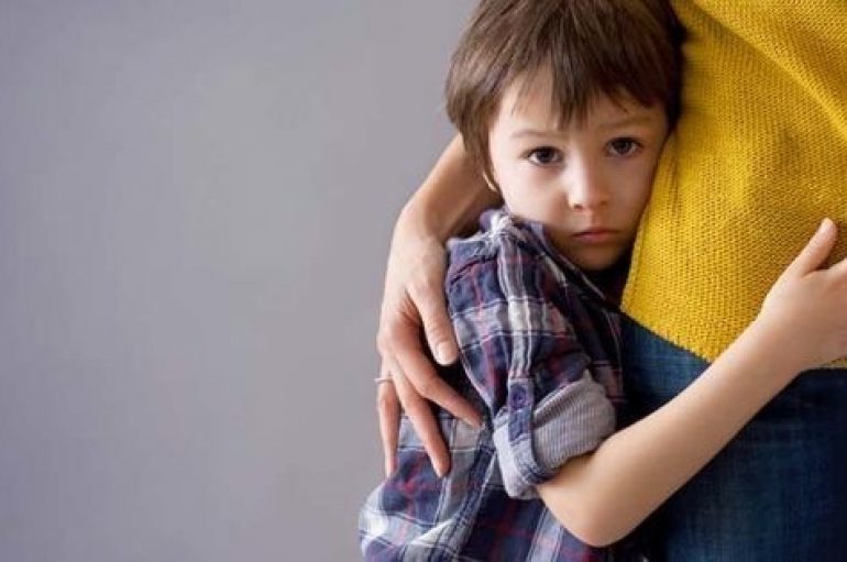 Fëmija im është i ndrojtur, si t’ia bëj?