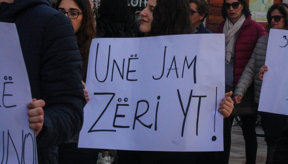 Mesazhet ‘ulëritëse’ të një proteste të heshtur