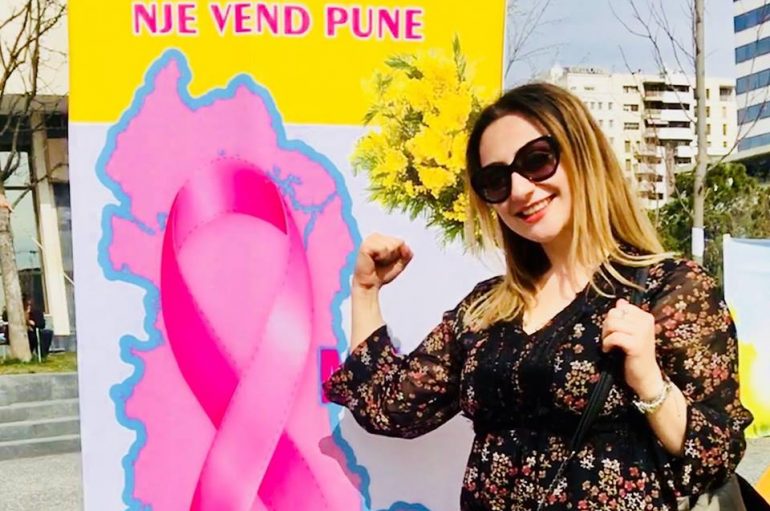 ‘Në vend të luleve, mundëso një punë’, misioni i vajzave ambicioze për të punësuar gratë