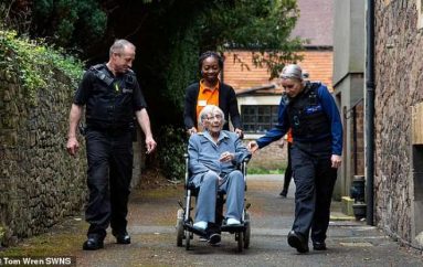 Plotëson dëshirën e fundit, 104 vjeçarja arrestohet duke buzëqeshur