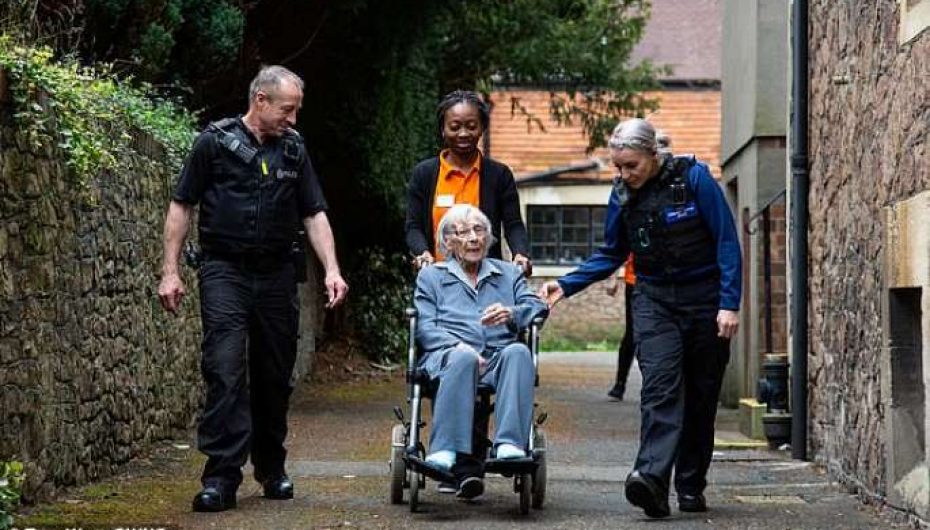 Plotëson dëshirën e fundit, 104 vjeçarja arrestohet duke buzëqeshur