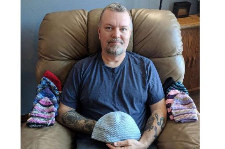 Afësitë e fituara në burg, i përdor për t’u ndiçuar jetën pacientëve me kancer