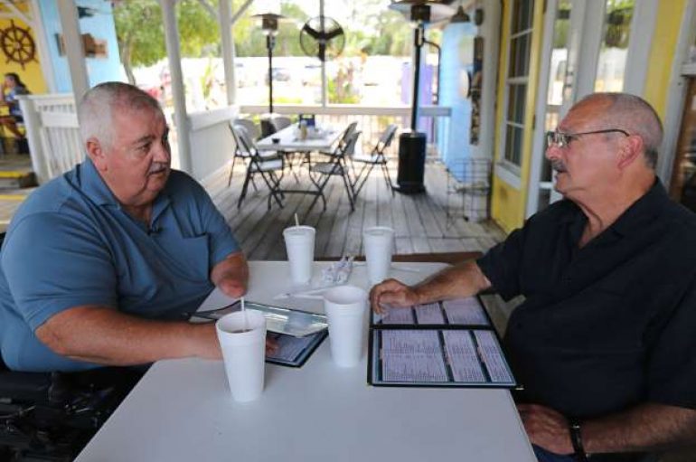 50 vjet më vonë, 70 vjeçari takon mjekun që i shpëtoi jetën: Në sytë e mi je një hero