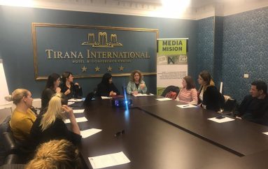 Mbrojtja sociale, zëvendës ministrja përballë gazetarëve të rinj: Si duhet të funksionojë sistemi