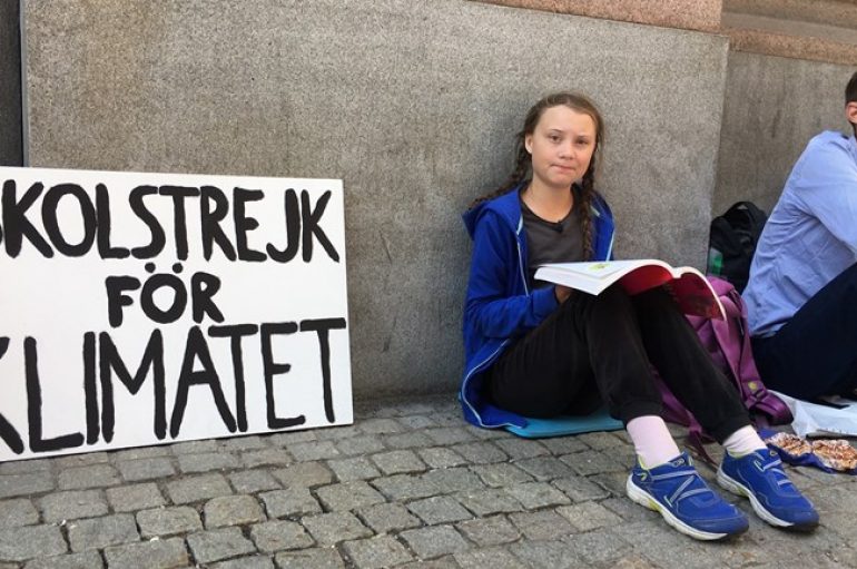 16 vjeçarja që udhëhoqi protesta për klimën, kthehet në model frymëzimi për të rinjtë