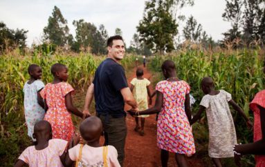 Një çift bashkëshortësh shpëtojnë 36 vajza nga skllavëria seksuale