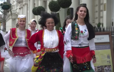 8 Marsi, gra dhe vajza nga e gjithë bota urojnë shqip