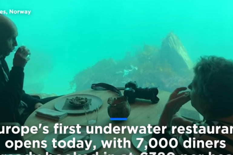 Hapet restoranti i parë nënujor, në mes të peshqve