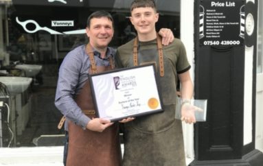 Shpallet berberi më i mirë në Britani, i riu anglez nuk harron pronarin shqiptar që i mësoi zanatin