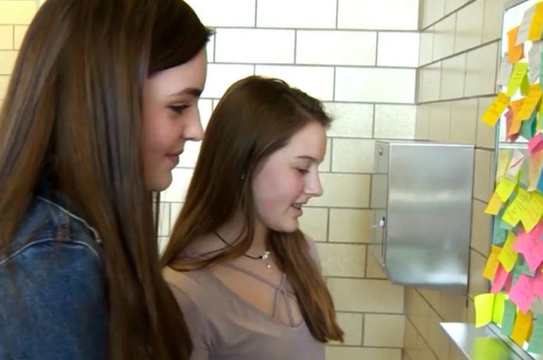 Nxënëset frymëzuese, ngjisin në muret e shkollës qindra mesazhe pozitive