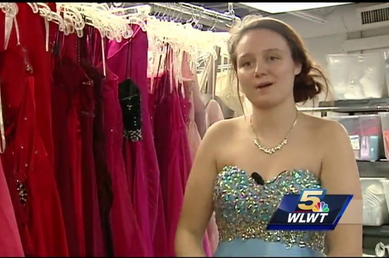 Organizata ndihmon vajzat në nevojë, të vishen për mbrëmjen e maturës 