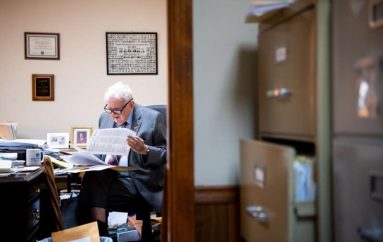 Avokati 97-vjeçar ende vazhdon të punojë çdo ditë