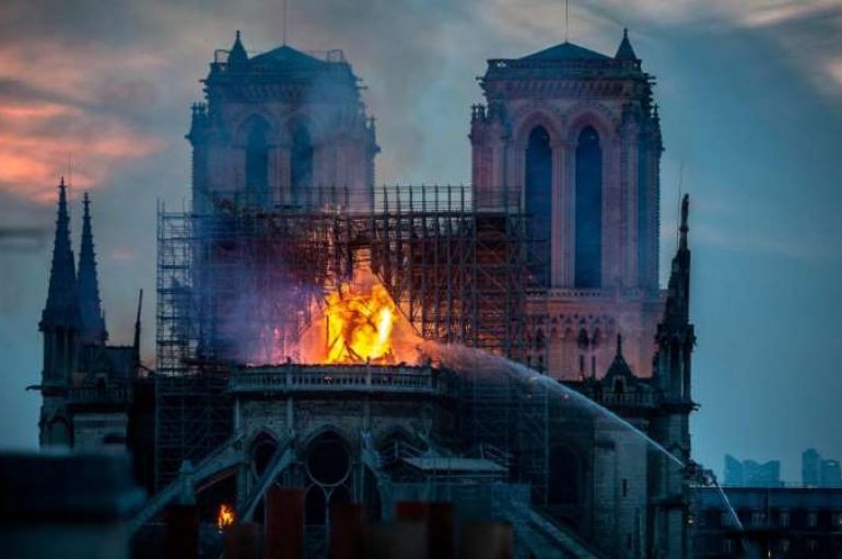 Zjarri në Notre Dame: 9-vjeçarja britanike dhuron 3 € për rindërtimin e katedrales