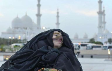 E pavetëdijshme pas aksidentit me makinë, gruaja zgjohet pas 27 vitesh