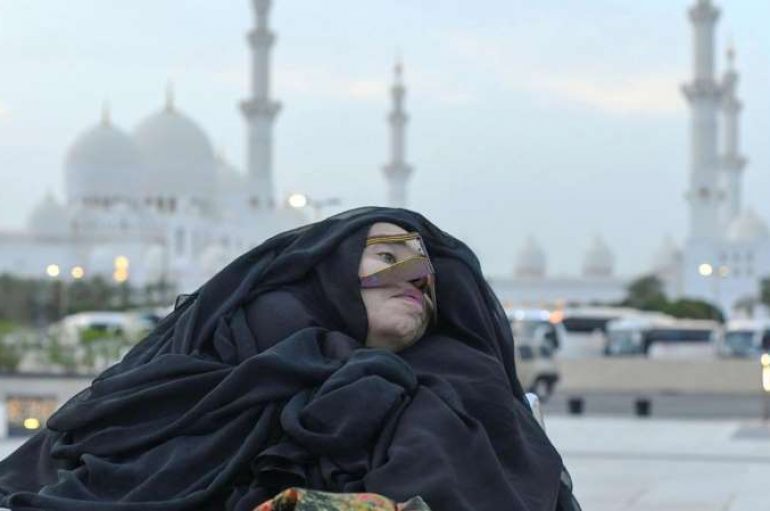 E pavetëdijshme pas aksidentit me makinë, gruaja zgjohet pas 27 vitesh