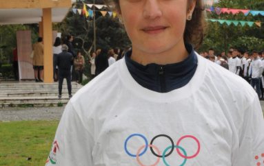 Atletja kampione, arrin fitoren me këmbë të lënduar