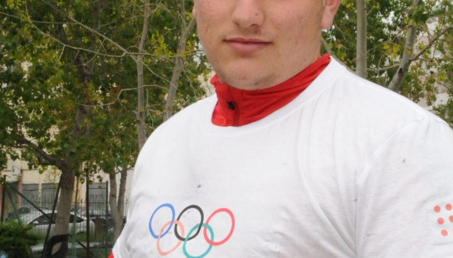 Sportisti piktor, ëndërron të hapë një ekspozitë në fushë