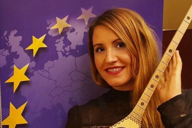 Hava, vajza që po ndërkombëtarizon çiftelinë