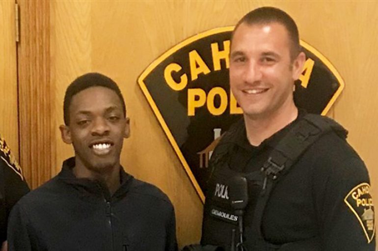 Oficeri dërgon 22 vjeçarin në intervistë pune