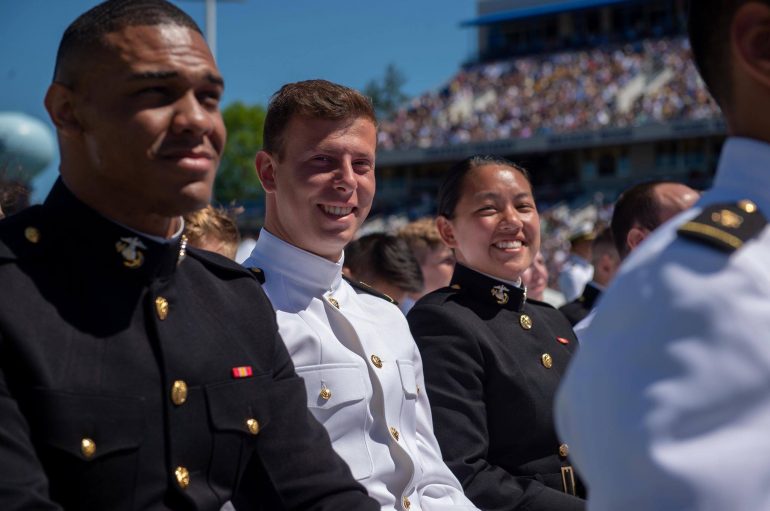 I riu shqiptar diplomohet në Akademinë Detare në SHBA