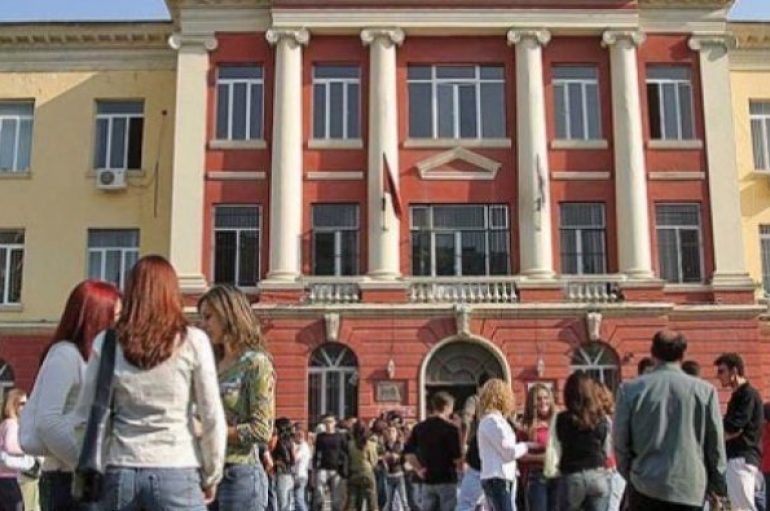 Shqiptarët me universitet por pa punë, çfarë prespektive kanë studentët e rinj