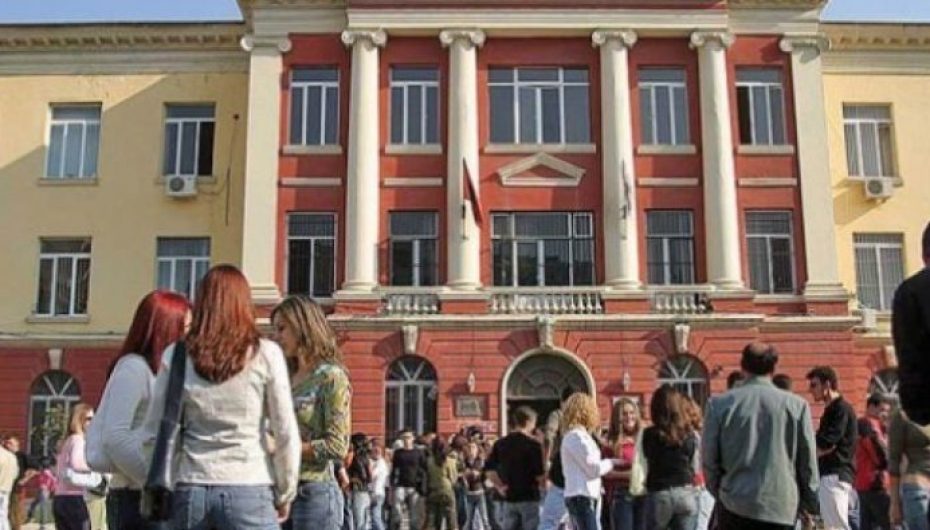 Shqiptarët me universitet por pa punë, çfarë prespektive kanë studentët e rinj